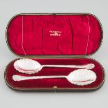 Pair of Edwardian Silver Berry Spoons, Walker & Hall, Sheffield, 1910, diameter 8.7 in — 22.2 cm (2