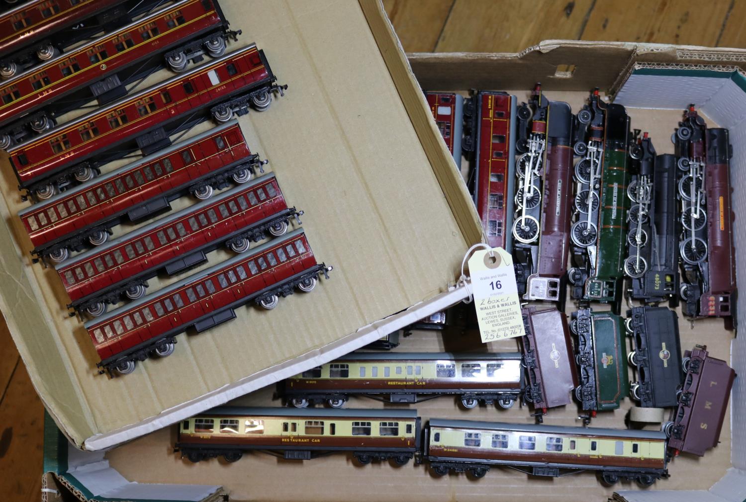 Hornby Dublo 3-rail locomotives and passenger rolling stock. 4 tender locomotives- 3x Coronation