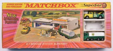 Matchbox Superfast Service Station And Forecourt set G-1. Comprising white plastic BP service