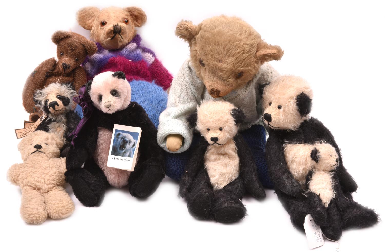 8x small Teddy Bears by various makes, including several handmade/short production run bears. 5x
