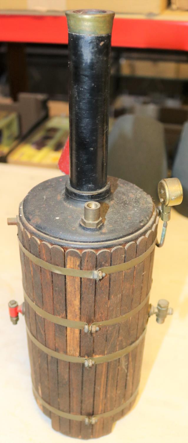 A live steam model of a Vertical Boiler. Coal fired model with separate grate sitting underneath - Image 3 of 5