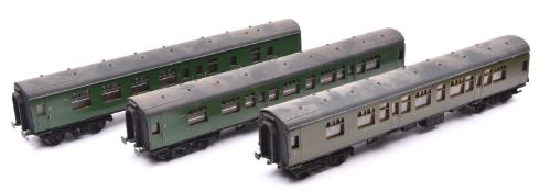 3x O gauge Southern Railway corridor coaches by Lima with additional detailing. 2x in green; a