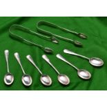 A set of 6x silver teaspoons and 2x silver sugar tongs. Teaspoons hallmarked Birmingham 1948, 'K