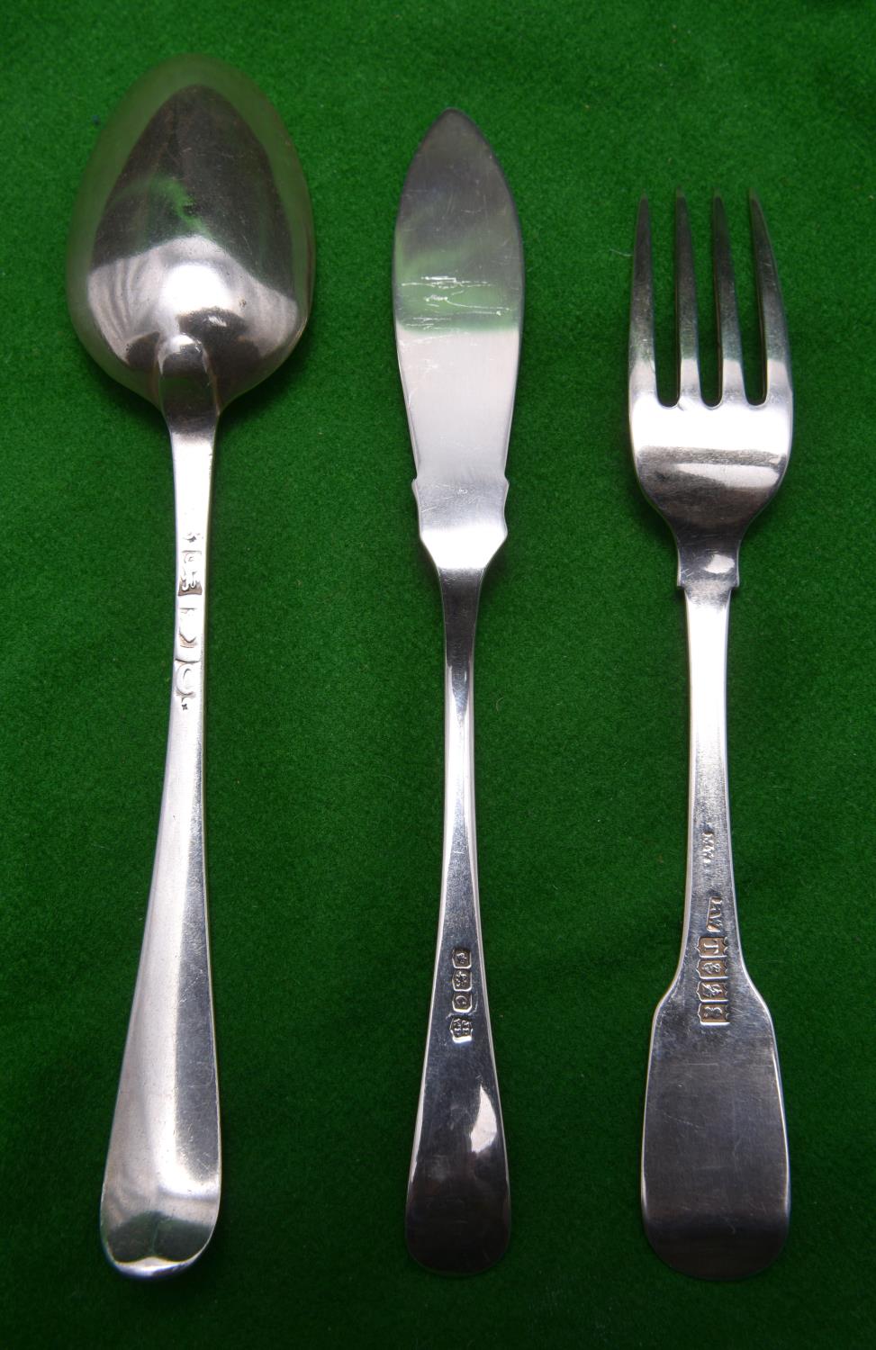 3x items of silver flatware. A Georgian fork hallmarked Dublin 1815, 'RW'/'MW'. A dessert spoon with - Image 2 of 2