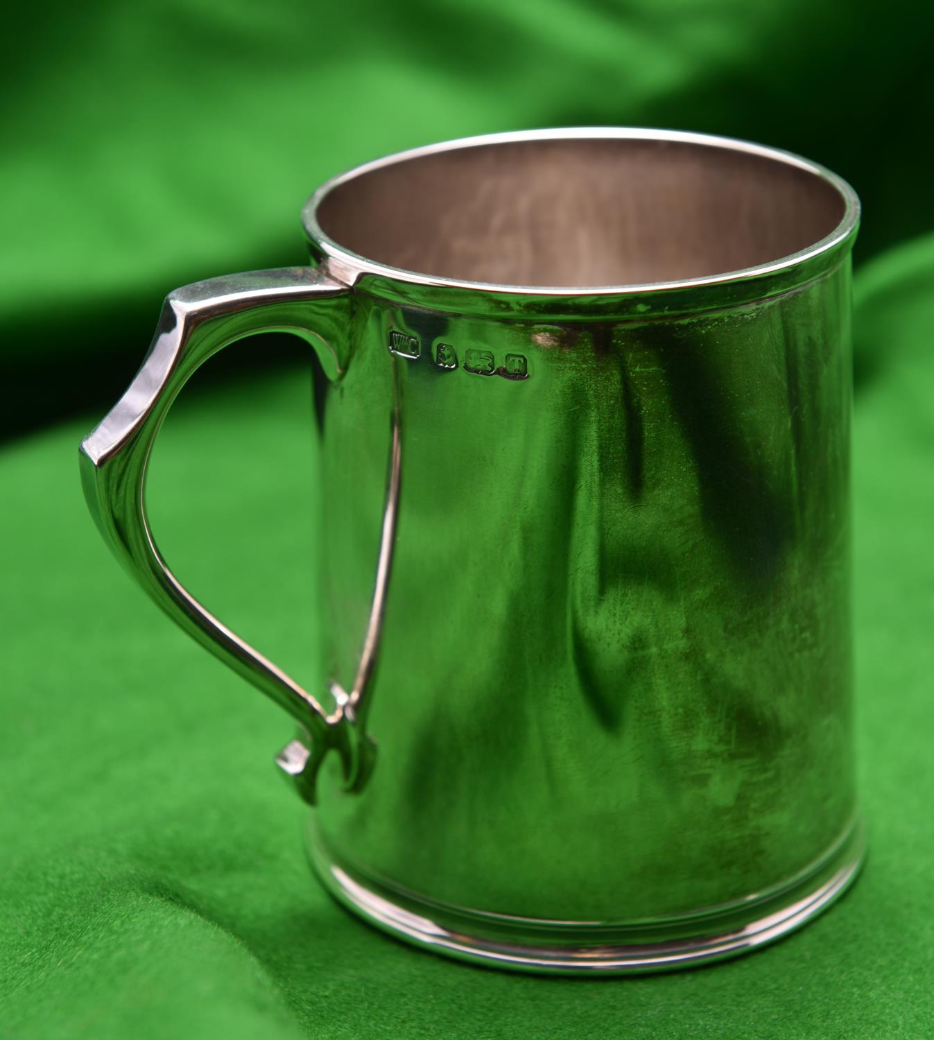 A silver tankard of plain design with hammered finish to interior. Hallmarked Birmingham 1943, '