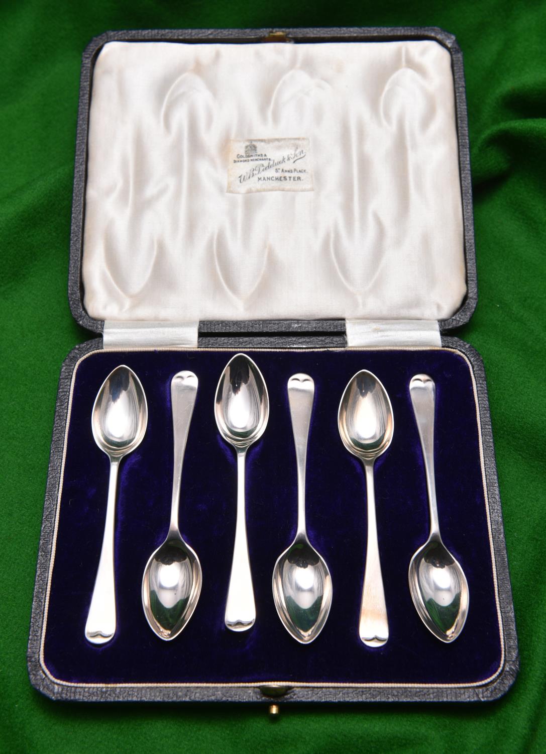 A cased set of 6 silver teaspoons of plain design. Hallmarked Sheffield 1920, 'J.D&S'. Combined 55g.