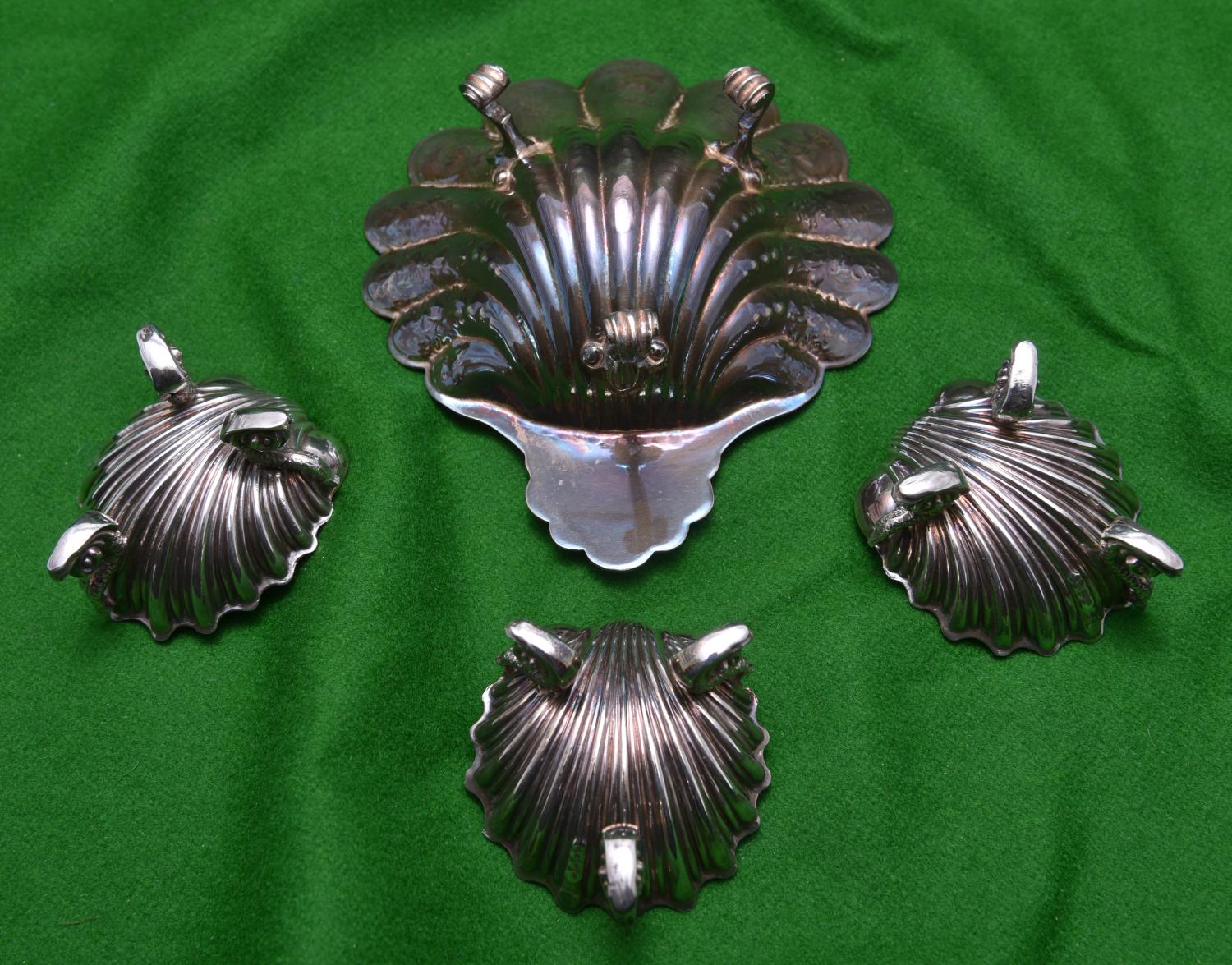 4x silver scallop dishes. A larger example hallmarked Sheffield 1978, 'JNL'. Together with a set - Image 2 of 2