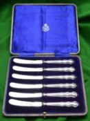 A cased set of 6 silver dessert knifes. Hallmarked Sheffield 1913, 'JS'. Combined 157g. £30-50
