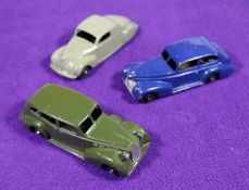 3x Dinky Toys 39 series cars. Packard Super 8 Tourer (39a) in olive green. Oldsmobile 6 Sedan (