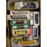 25x HO gauge railway items by IHC, Mehano, Industrial Rail, etc. Some items in unassociated boxes.