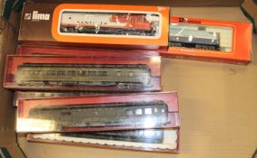 7x HO gauge Santa Fe railway items by Rivarossi and Lima. Including 2x locomotives; a 4-6-4 tender