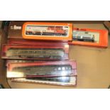 7x HO gauge Santa Fe railway items by Rivarossi and Lima. Including 2x locomotives; a 4-6-4 tender