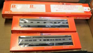 6x Rivarossi HO gauge New York Central etc railway items. Including 2x locomotives; a New York