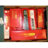 20x Hornby Railways and Tri-ang Railways OO gauge railway items. 5x locomotives; A GWR Hall Class