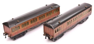 2x Hornby Series O gauge Metropolitan suburban coaches with brass buffers and drop-link couplings in