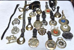 20x Horse brasses, bridle, harness, etc. 12 of the brasses are suspended on leather straps with