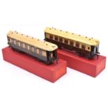 2x Hornby Series O gauge Pullman Cars with drop-link couplings in chocolate and cream livery. Both