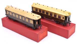 2x Hornby Series O gauge Pullman Cars with drop-link couplings in chocolate and cream livery. Both