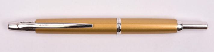 A Pilot Decimo capless vanishing point fountain pen in metallic gold finish. GC-VGC, minor/some wear