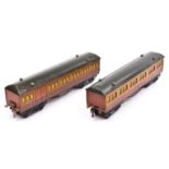 2x Hornby Series O gauge Metropolitan suburban coaches with brass buffers and drop-link couplings in