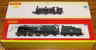 2 Hornby 'OO' locomotives. Rebuilt Battle of Britain Class 4-6-2 tender locomotive, 'Sir Trafford