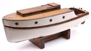 A model of a 'Broom Boats' crusier. Based on a 1920s/30s river crusier as built by Charles Broom