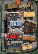 32x Hornby O gauge timpate items. 2x clockwork No.501 LMS 0-4-0 tender locomotives, both in lined