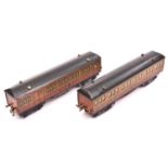 2x Hornby Series O gauge Metropolitan suburban coaches with brass buffers and drop-link couplings in