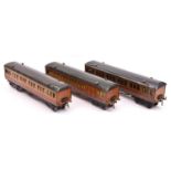 3x Hornby Series O gauge Metropolitan suburban coaches with brass buffers and drop-link couplings in