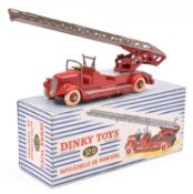 A French Dinky Toys Auto-Echelle De Pompiers (32D).Delahaye Fire Escape in red with silver ladder