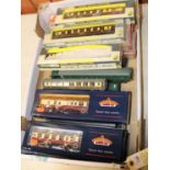 19x OO gauge model railway corridor coaches etc by Wrenn, Bachmann, Lima, etc. Including 6x Wrenn