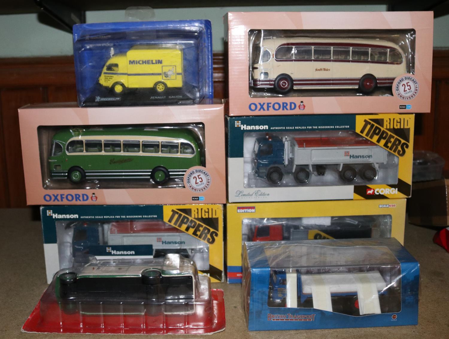 A quantity of Various Makes. 2x Oxford 1:43 scale Weymann Fanfare coaches: Southdown and South Wales - Image 4 of 4