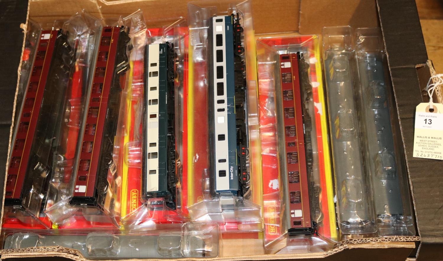 17 Hornby 'OO' gauge Passenger Coaches. Including 7x BR Mk 1 in maroon. A GWR Collett Corridor Brake
