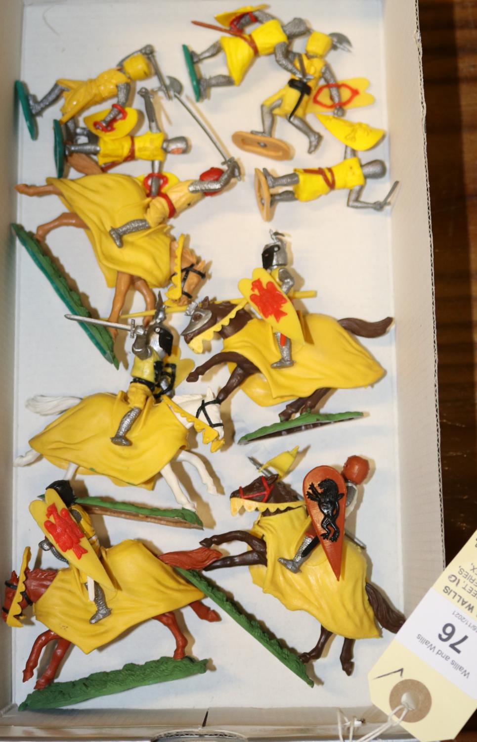 10x Timpo Swoppet knights. 5x mounted knights carrying shields and weaponry primarily yellow