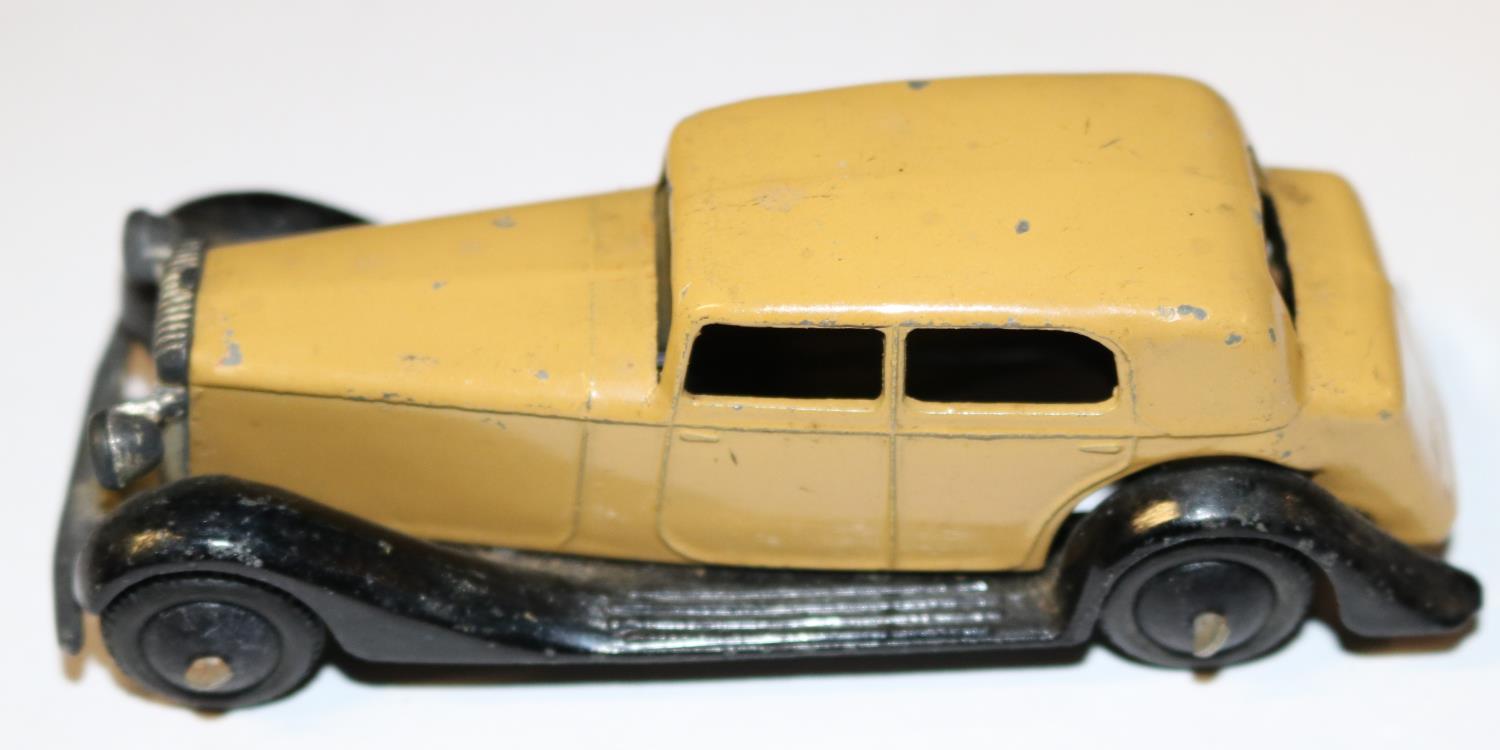 10 Dinky Toys. Including; Standard Vanguard. Vauxhall. Rolls Royce. Daimler. Armstrong Siddeley, - Image 2 of 2