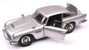 An impressive 1/8th scale model of the famous James Bond Aston Martin DB5. Produced by Eaglemoss