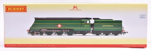 Hornby Hobbies BR (original) Merchant Navy Class 'Royal Mail' (R.3435). RN21C3. In lined Malachite