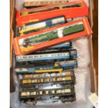 20x OO gauge railway items by Hornby, etc. Including 2x tender locomotives; a Class A3 Flying