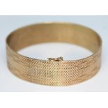 A 9ct gold linked bracelet strap, marked 9.375 with Birmingham import duty marks, dated 1994, length
