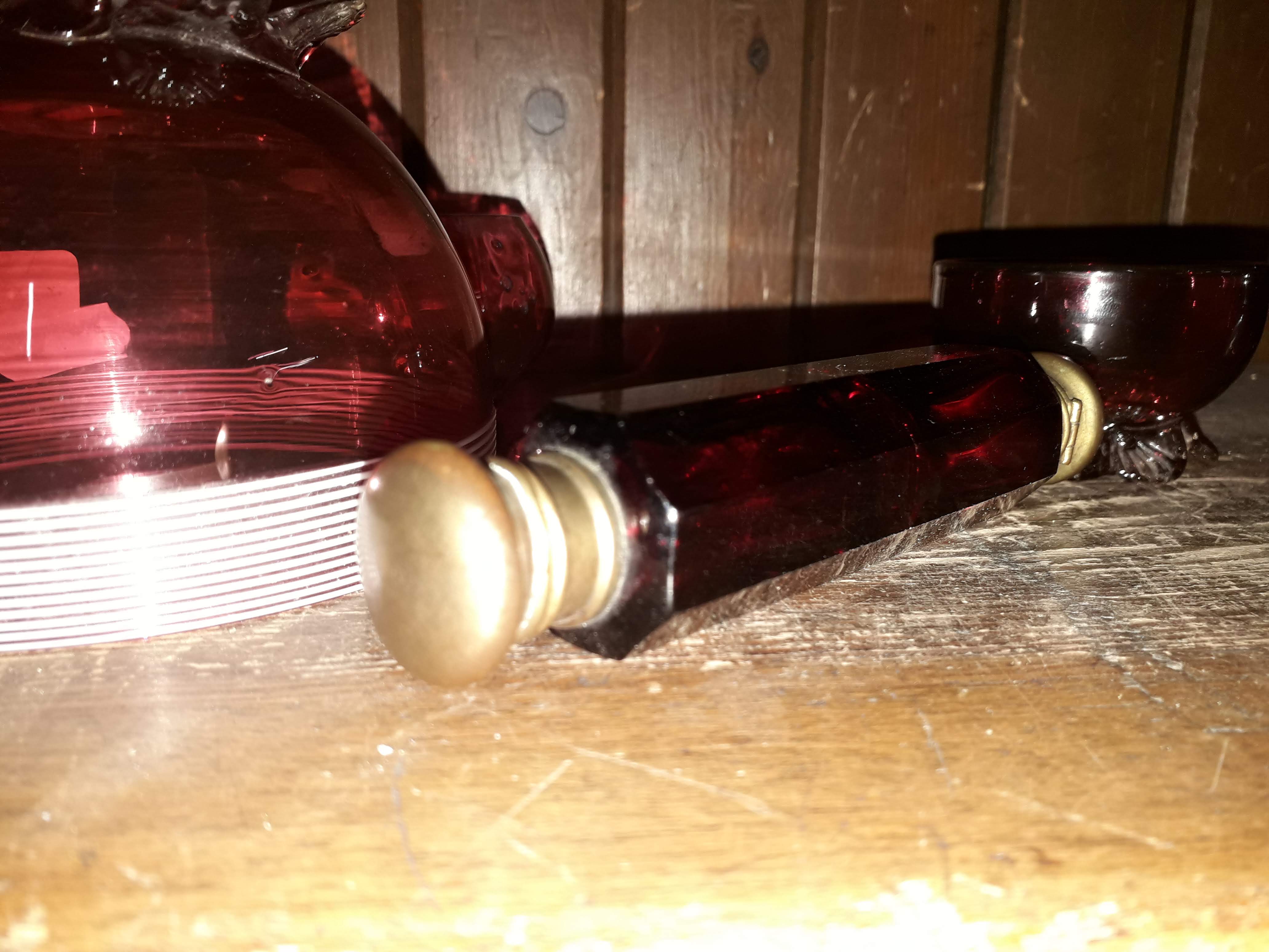 5 cranberry glass pieces - Image 5 of 6