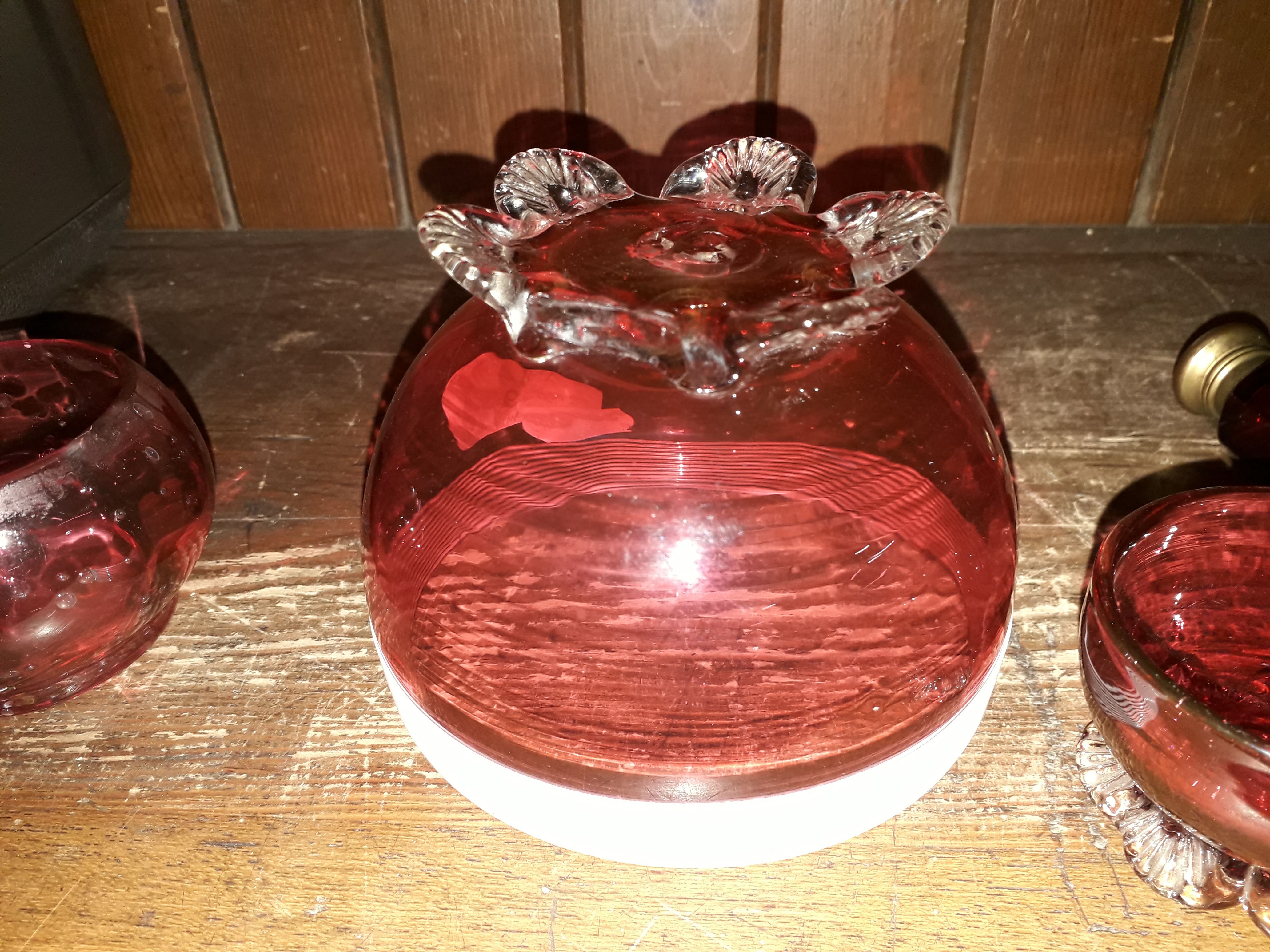 5 cranberry glass pieces - Image 3 of 6