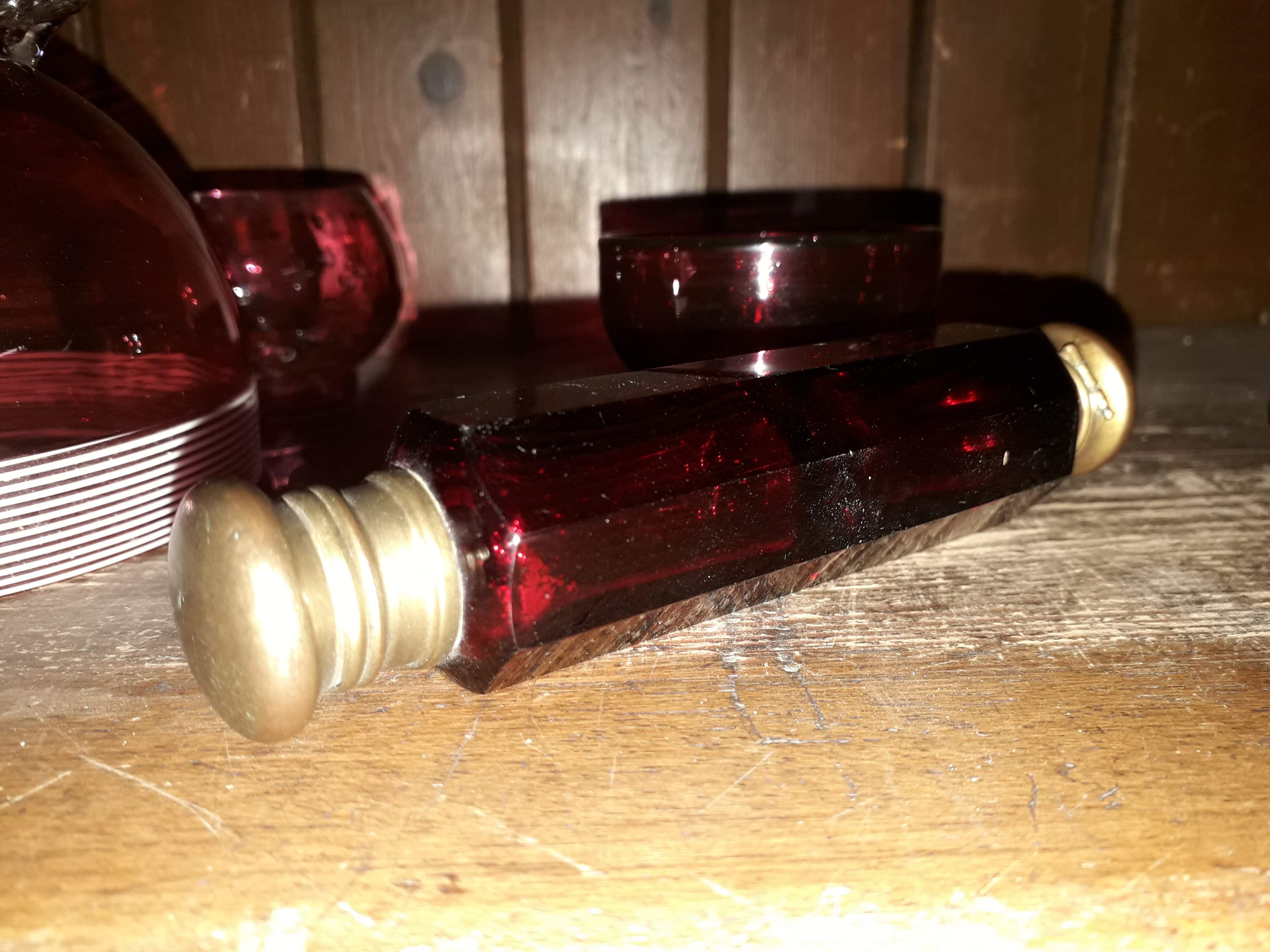 5 cranberry glass pieces - Image 4 of 6