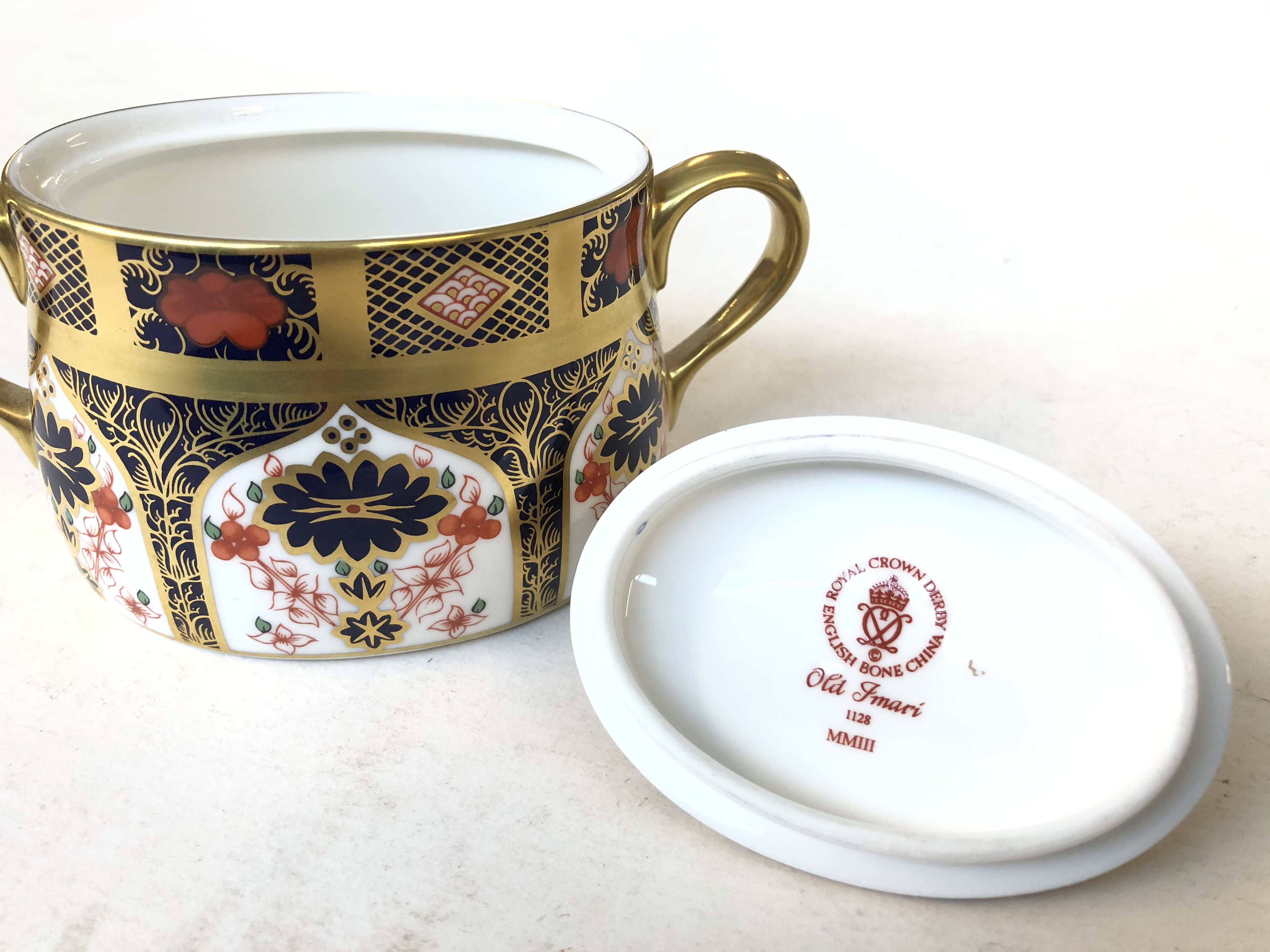 Royal Crown Derby two handled pot and cover. UK P&P £12+VAT - Bild 2 aus 4