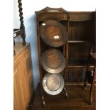 An oak cake stand