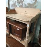 A Victorian pine wash stand