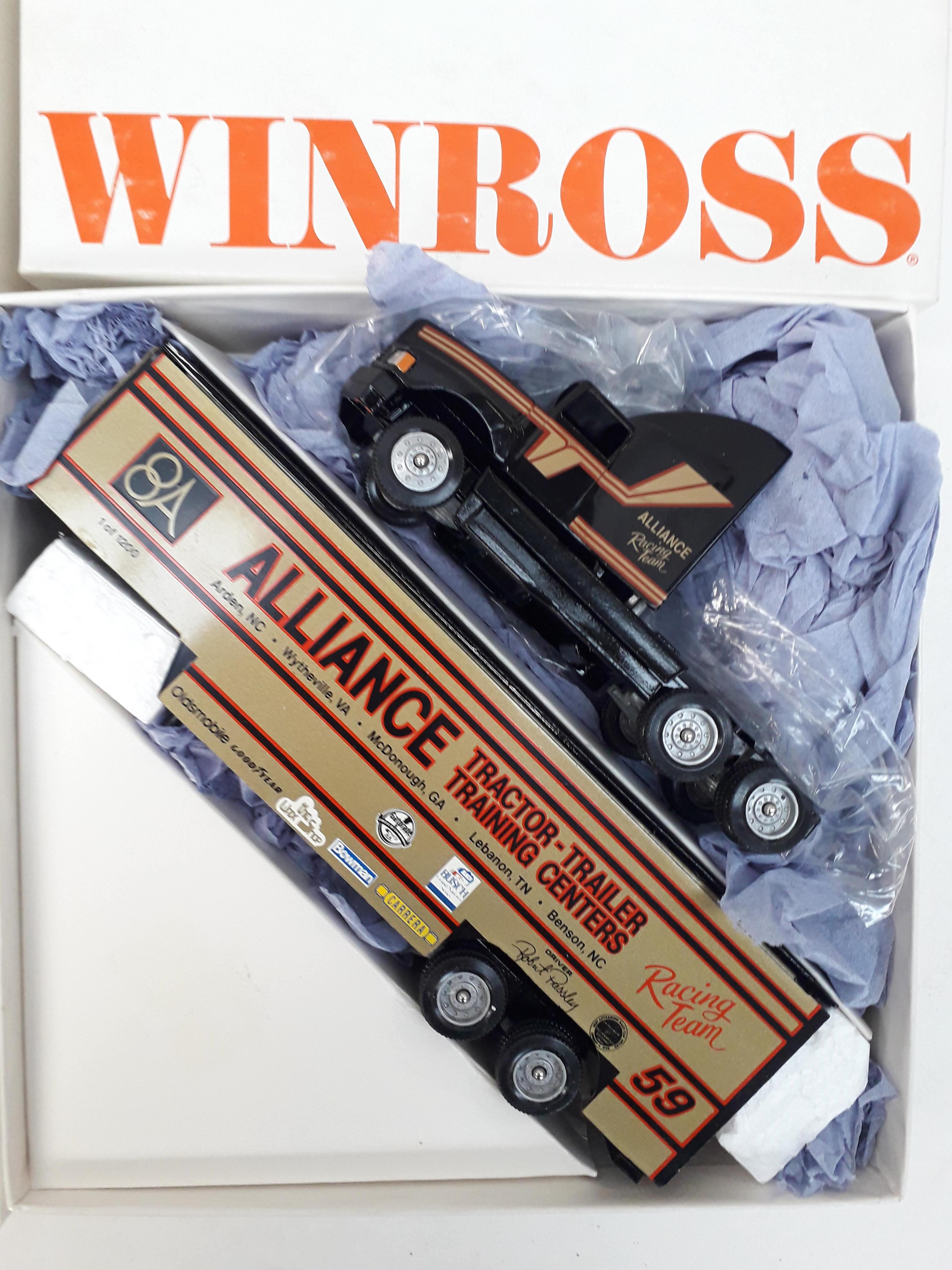 4 x Winross 1/64 diecast trucks, excellent condition in boxes - Image 2 of 4