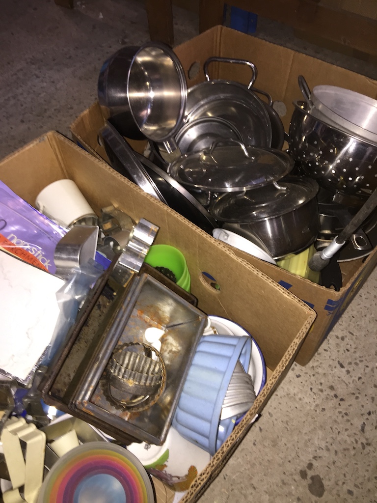 2 boxes of kitchenalia