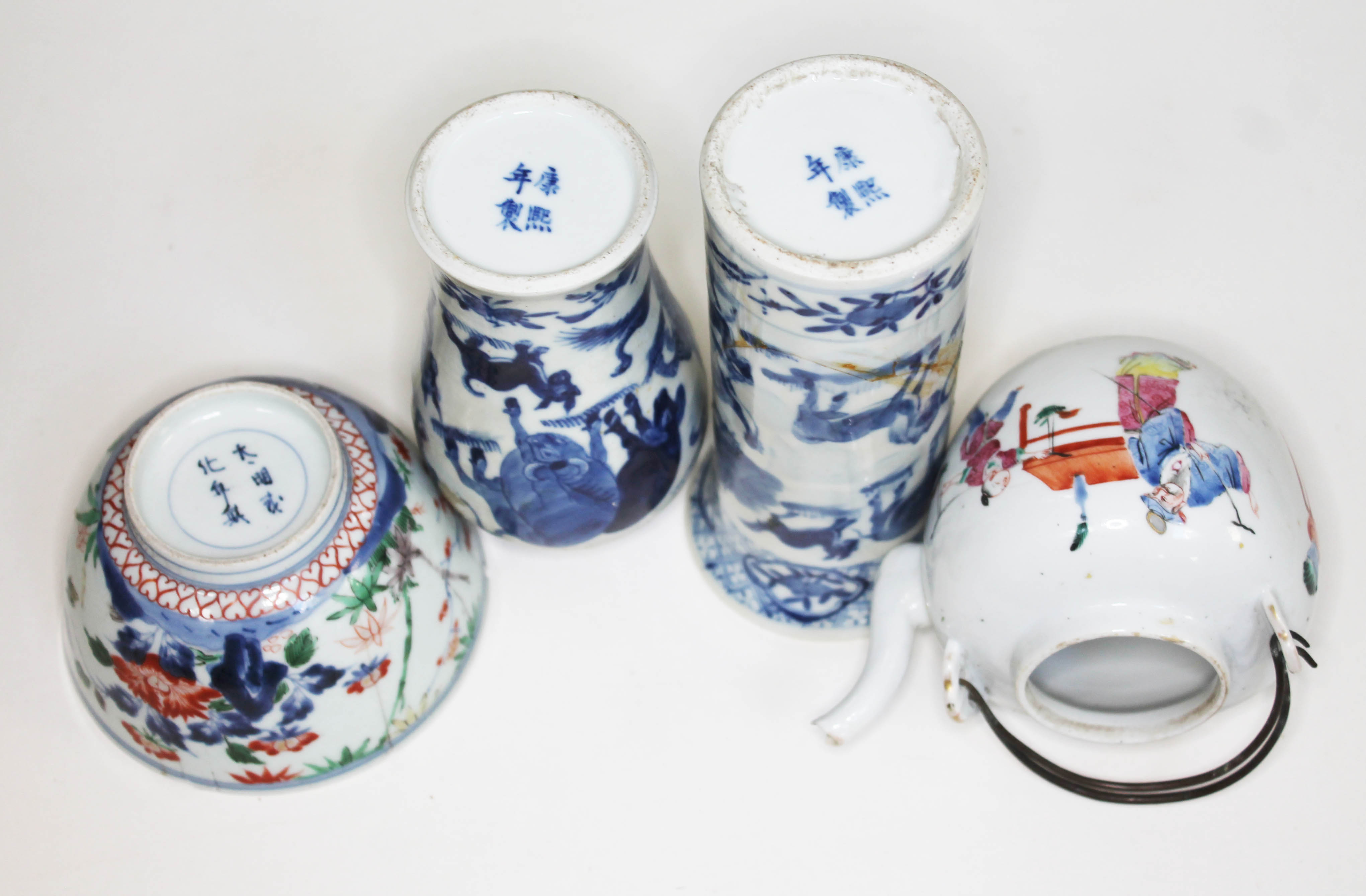 Four pieces of 19th century Chinese porcelain comprising a blue,white and iron red decorated bowl - Image 2 of 2