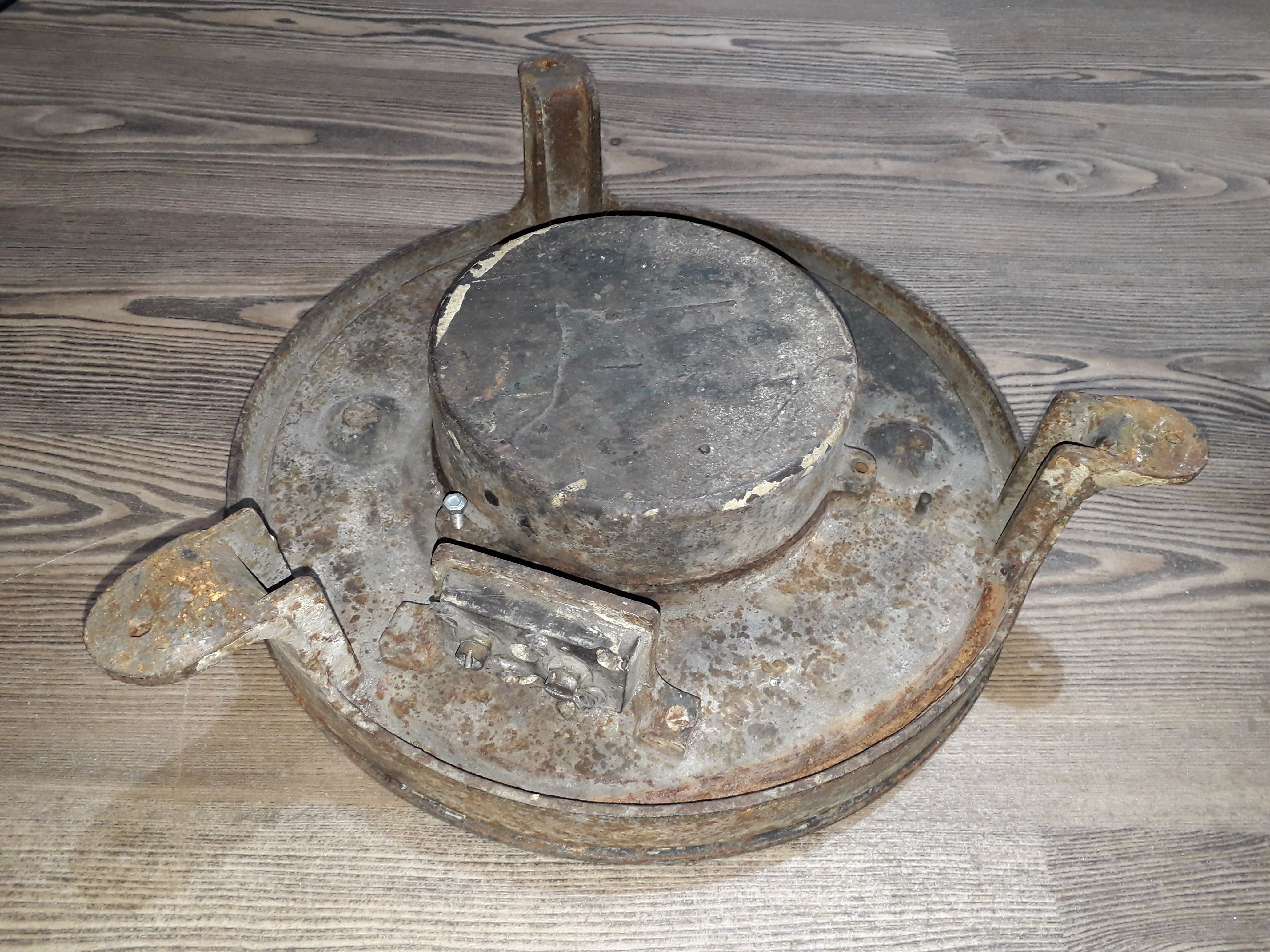 A cast iron station clock PULSYNETIC ELECTRIC diam. 33cm, as found. - Image 6 of 6
