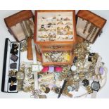 A quantity of assorted costume jewellery.